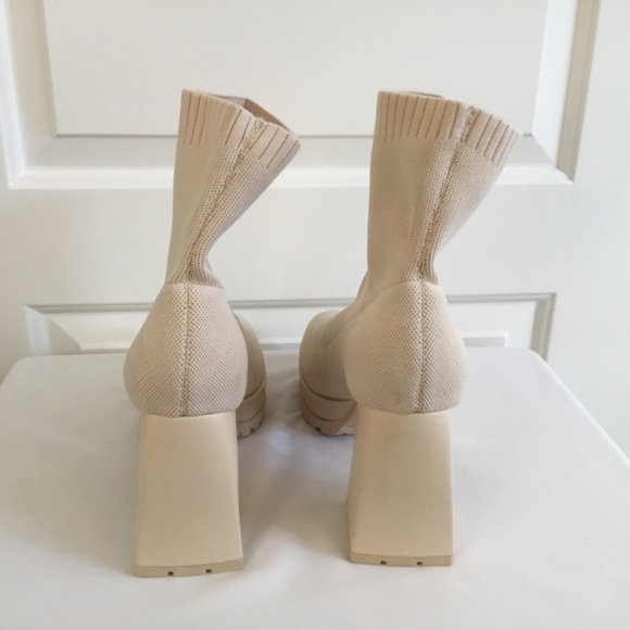 Elegant Beige Ankle Boots - Picture 5 of 7